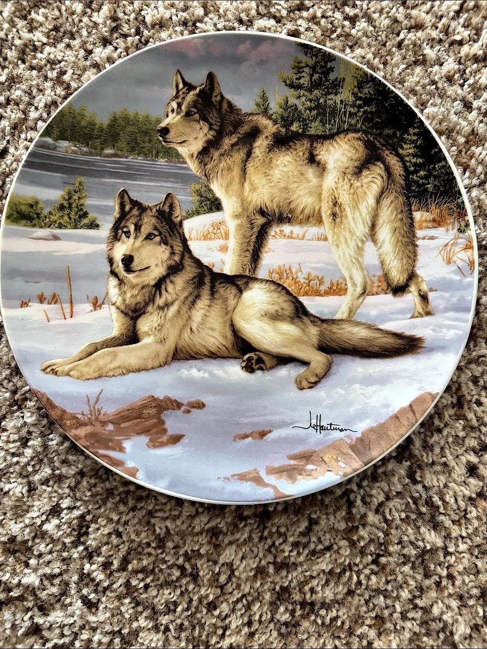 Tone World Hautman Brothers (2001) Wolves Decorative Plate